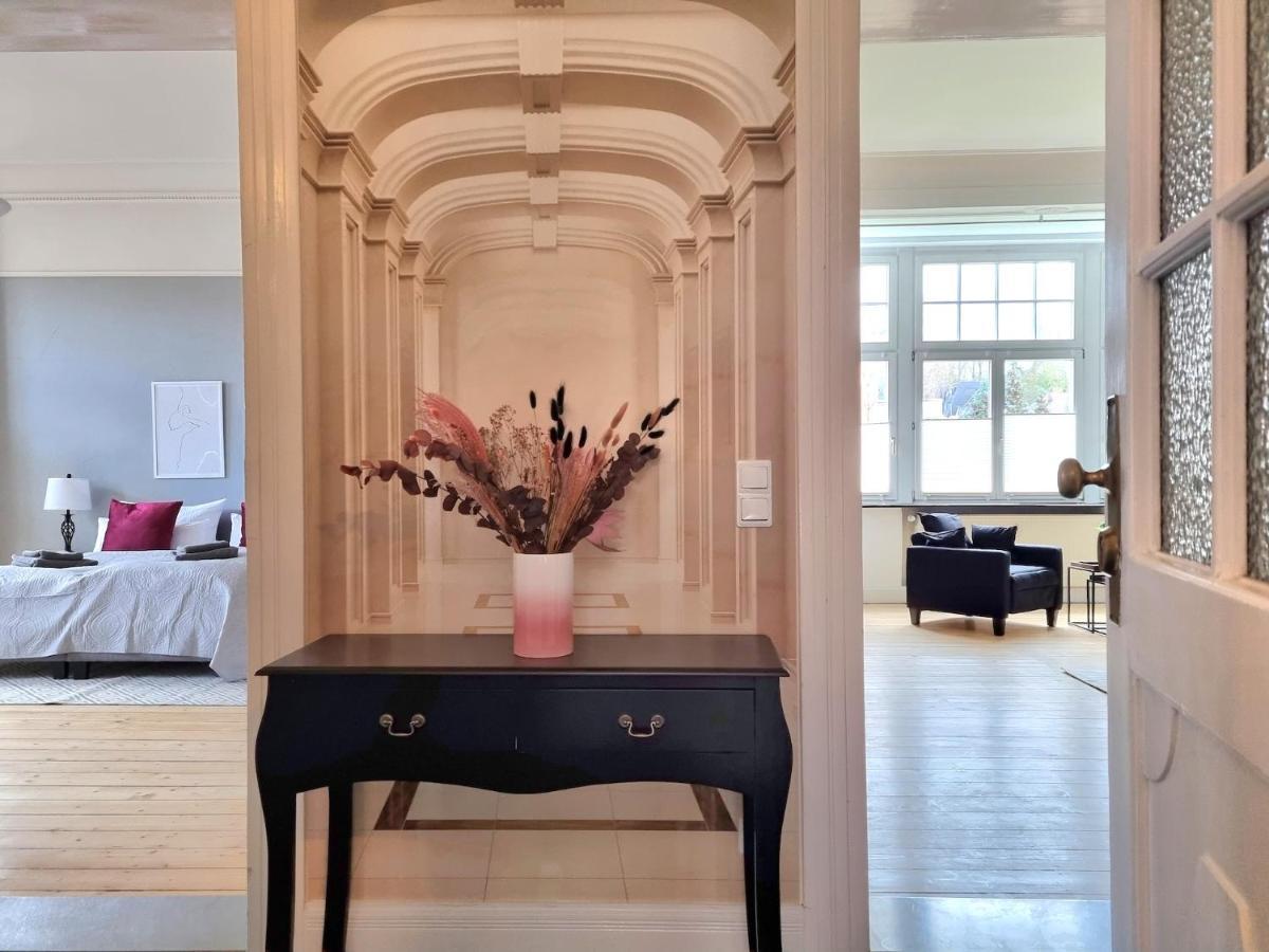 Charysma - Jugendstil Trifft Moderne, Schlafzimmer Mit Smart-Tv, Tischfussball, Darts, Parkplatz Hamelin Buitenkant foto
